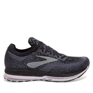 Women’s Brooks Bedlam in 8.5.
